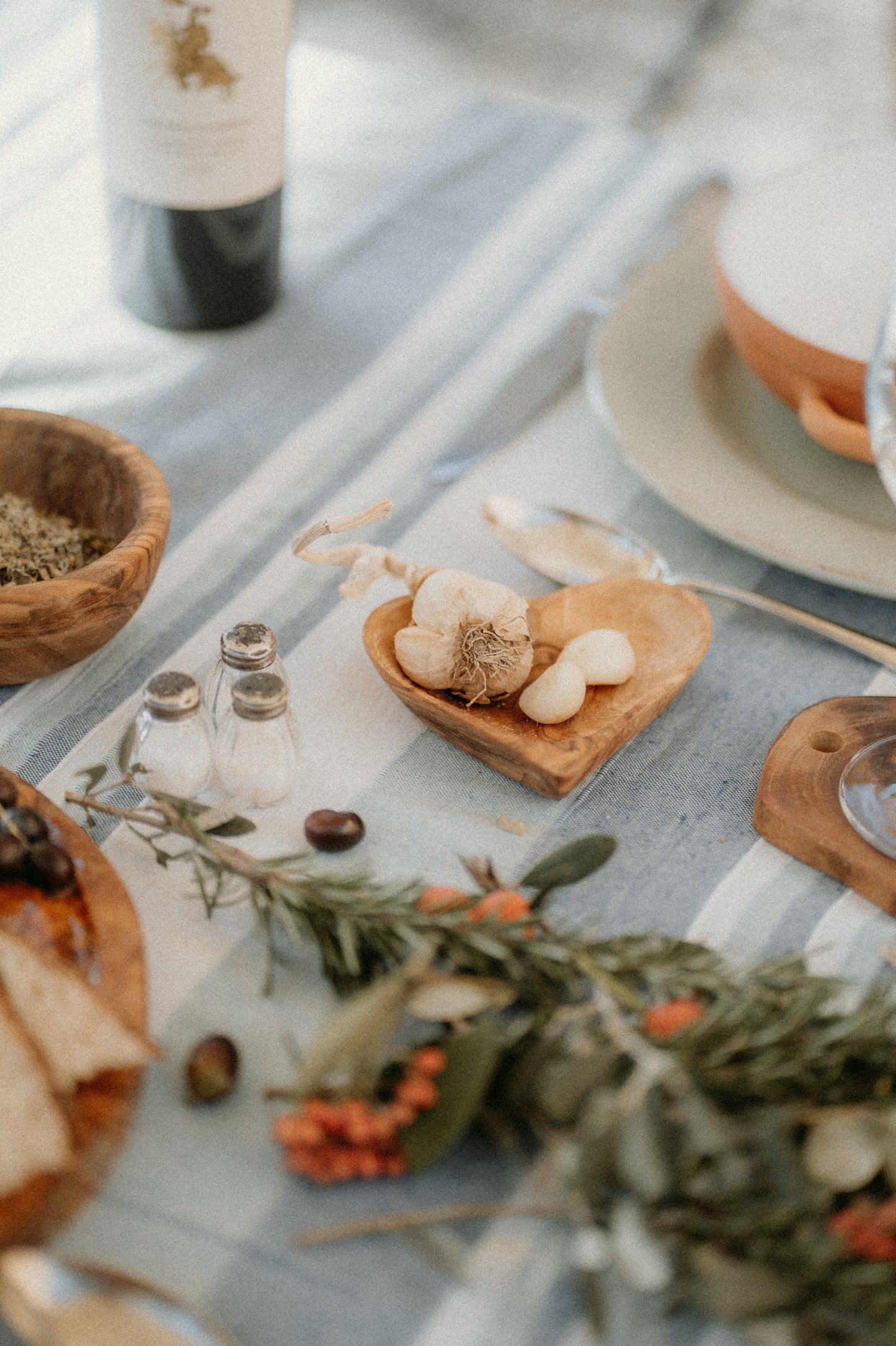 YAYA Olive Wood Heart-Shaped Bowl