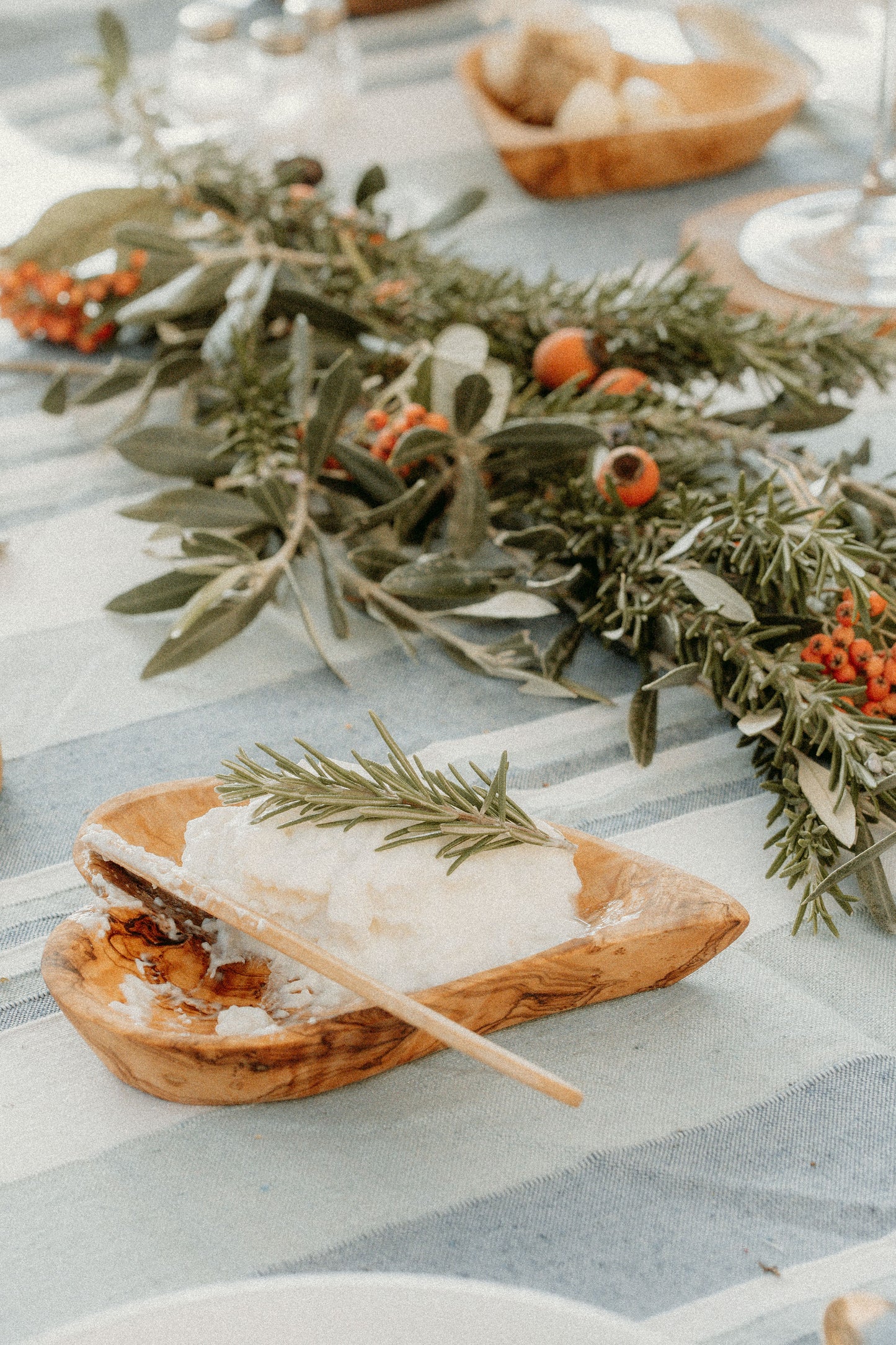 YAYA Olive Wood Heart-Shaped Bowl